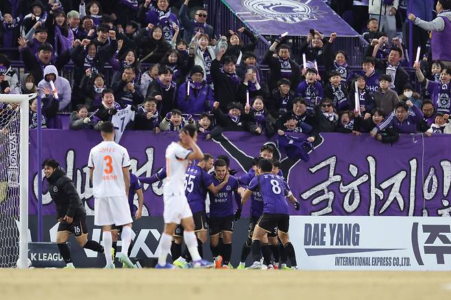 안양종합운동장/ K리그1/ FC안양 vs 제주SKFC/ 안양 마테우스 득점, 단체/ 골 세레머니/ photo by Jaehoon Jung