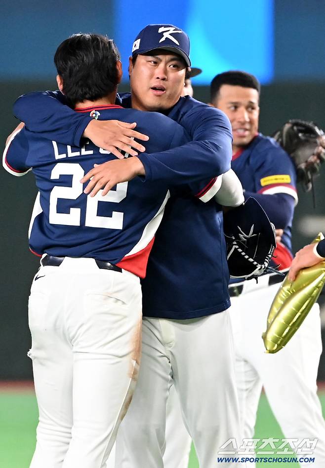 9일 일본 도쿄돔에서 열린 WBC(월드베이스볼클래식) 한국과 호주의 경기, 한국이 승리하며 8강행을 확정했다. 경기가  끝나자 환호하는 한국 선수들. 도쿄(일본)=허상욱 기자wook@sportschosun.com/2026.03.09/