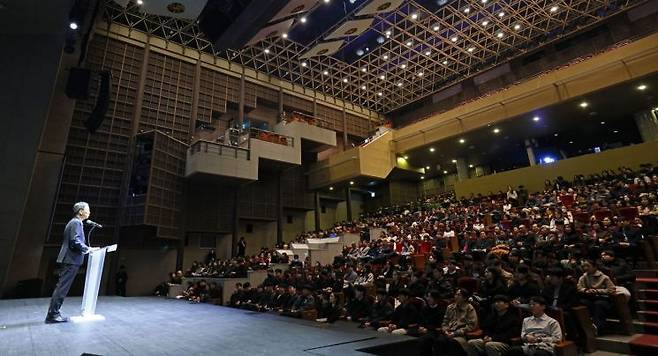 김영수 문화체육관광부 제1차관이 10일 서울 서초구 국립국악원 예악당에서 열린 2026 국립예술단체 청년 교육단원 통합 발대식에서 축사를 하고 있다. 문화체육관광부