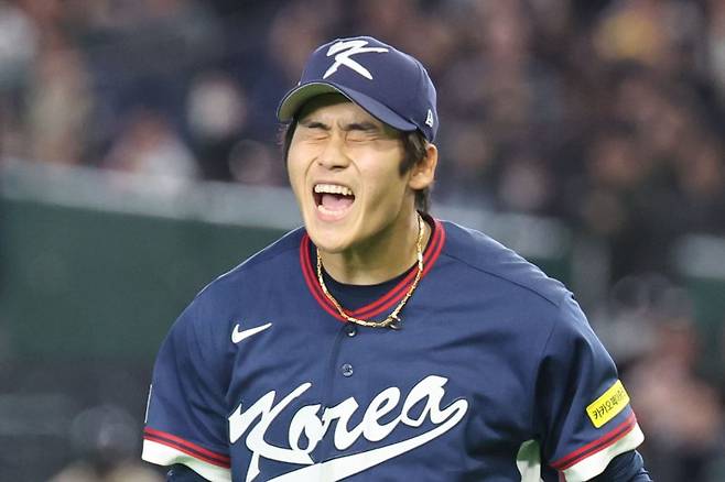 일본 도쿄돔에서 열린 2026 WBC 조별리그 C조 4차전 한국과 호주의 경기, 6회말 1사 1루 한국 박영현이 호주 화이트필드를 병살로 마무리한뒤 포효하고 있다.뉴시스