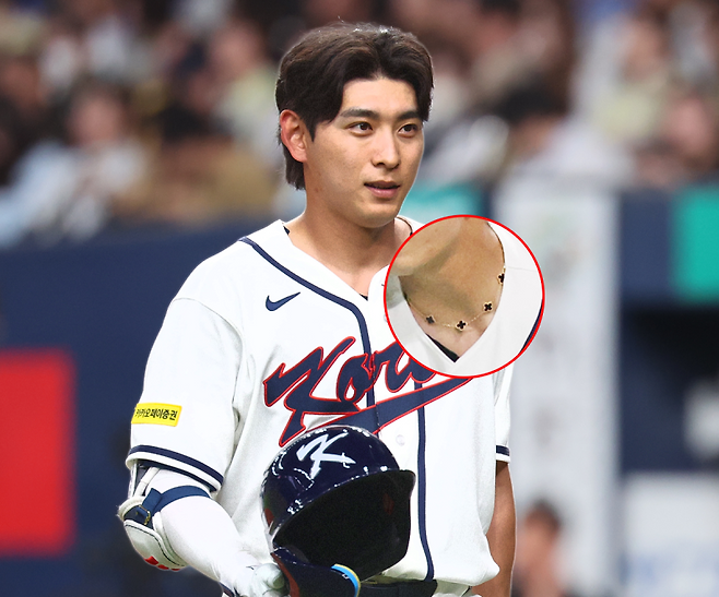 이정후가 반클리프 아펠 목걸이를 착용하고 경기를 소화하는 모습. 연합뉴스.