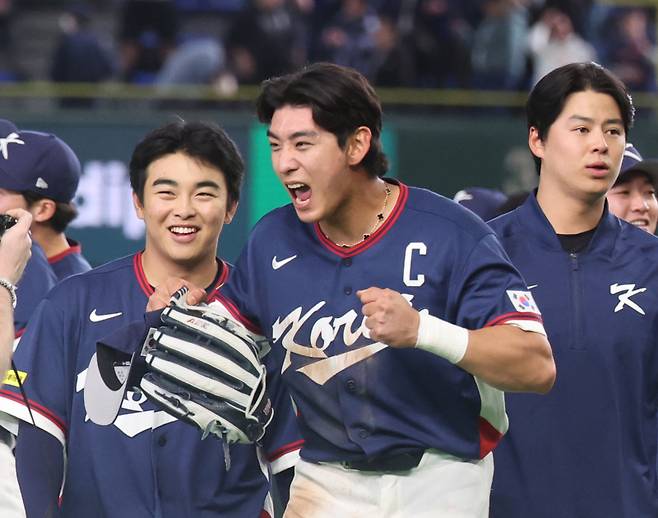 <yonhap photo-8401="">9일 일본 도쿄돔에서 열린 2026 월드베이스볼클래식(WBC) C조 조별리그 최종전 대한민국과 호주의 경기. 호주를 꺾고 8강 진출을 확정한 한국 이정후가 포효하고 있다. [사진=연합뉴스]</yonhap>