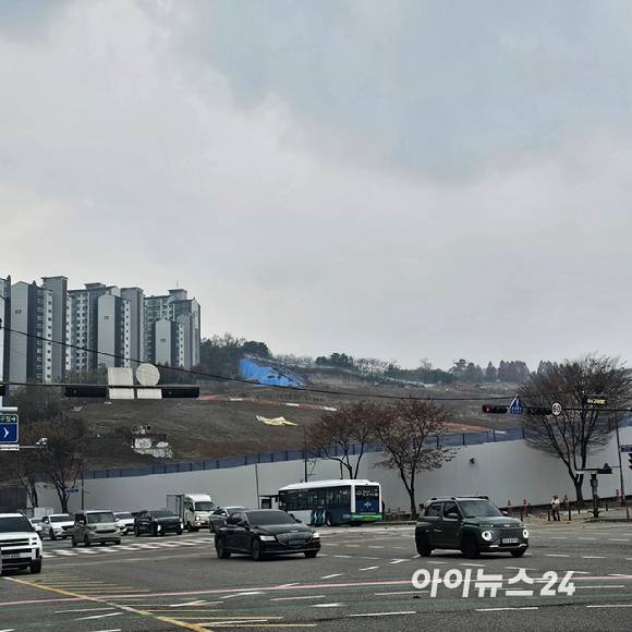 경기 성남시 중원구 상대원동의 상대원2구역 재개발사업지와 인근의 '성남자이' 아파트가 보인다. 2025.11.25 [사진=이효정 기자 ]