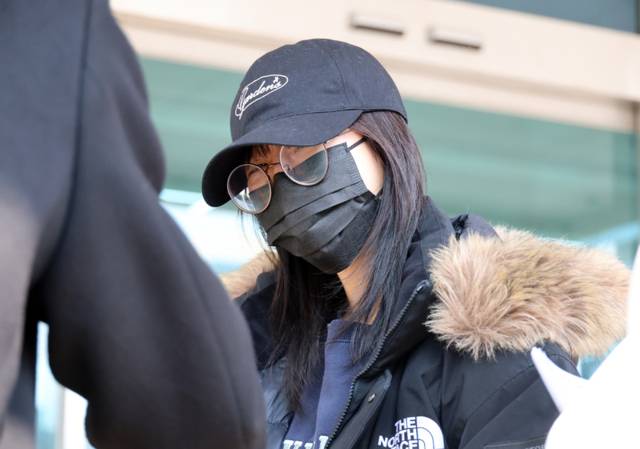 ▲ 먹방 유튜버 쯔양(본명 박정원)이 10일 대전 서구 대전둔산경찰서에 피고소인 신분으로 조사를 받기 위해 들어가며 발언하고 있다. 연합뉴스