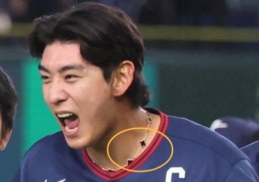 포효하는 이정후, 목에 걸린 목걸이/사진=연합뉴스