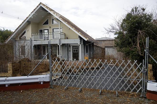 지난 4일 일본 후쿠시마현 후타바의 한 주거지역이 높은 방사능 수치로 인해 폐쇄돼 있다. EPA연합뉴스
