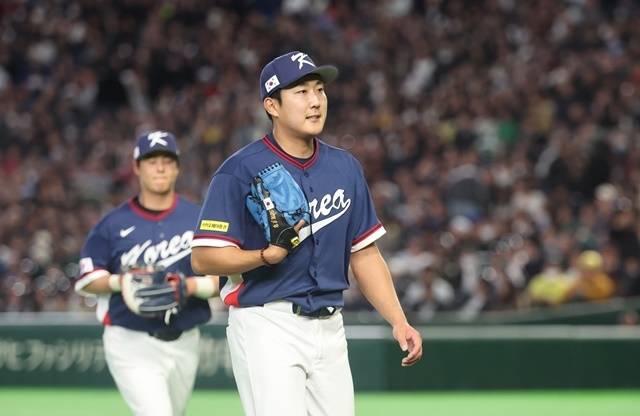 9일 일본 도쿄돔에서 열린 2026 월드베이스볼클래식(WBC) C조 조별리그 최종전 대한민국과 호주의 경기. 1회말을 무실점으로 마친 한국 선발 투수 손주영이 더그아웃으로 향하고 있다. 사진=연합뉴스