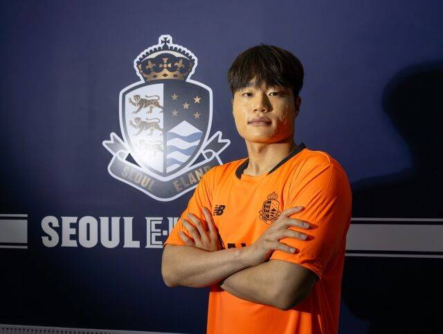 서울 이랜드가 수원FC와 골키퍼 맞트레이드를 진행해 황재윤을 영입했다./서울 이랜드