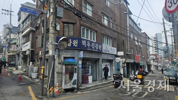 서울 중구 신당동 신당10구역 주택 재개발 정비사업지 내 주택 모습. 백주연 기자