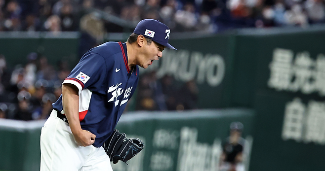 WBC 대표팀 노경은이 9일 호주전 갑작스럽게 등판한 2회초를 무실점으로 막고 포효하고 있다. 연합뉴스