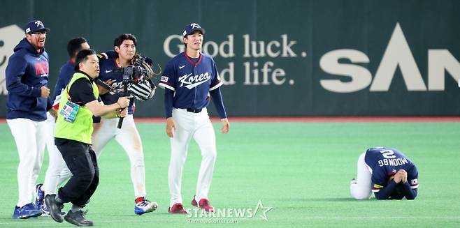 [한번에쓱]누가 좀 도와줘! '문보경의 눈물을 멈추게 할 수가 없다' 데인 더닝