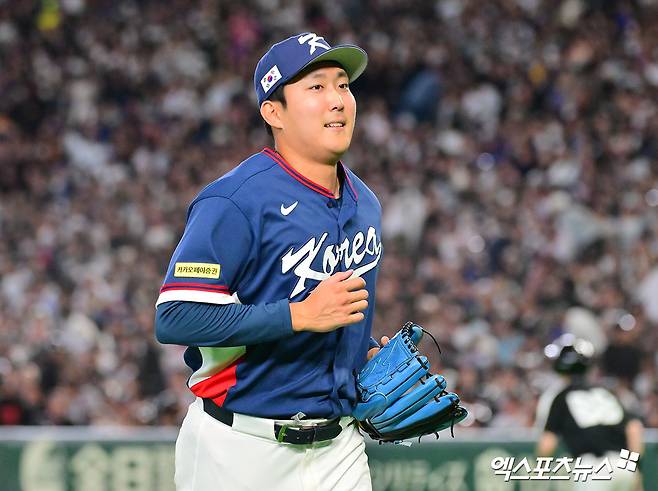 지난 9일 호주와의 2026 WBC 조별리그 C조 4차전에서 선발등판, 1회말을 마친 뒤 팔꿈치 통증을 호소했던 좌완 손주영. 10일 귀국 후 정밀 검진을 진행할 예정이다. 사진 엑스포츠뉴스 DB