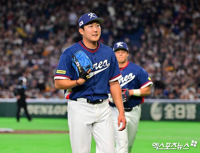 지난 9일 호주와의 2026 WBC 조별리그 C조 4차전에서 선발등판, 1회말을 마친 뒤 팔꿈치 통증을 호소했던 좌완 손주영. 10일 귀국 후 정밀 검진을 진행할 예정이다. 사진 엑스포츠뉴스 DB