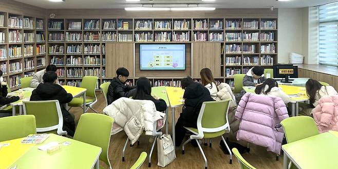 ▲ 금곡초등학교 '겨울방학 독서교실' 활동 모습./사진제공=금곡초등학교