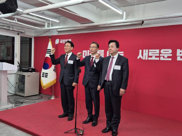 (왼쪽부터) 김석기 전 창원시 제1부시장, 강명상 365병원장, 강기윤 전 국회의원.