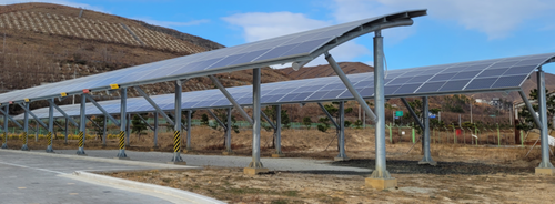 ▲주차장에 설치된 태양광 발전설비. 사진= 이원희 기자