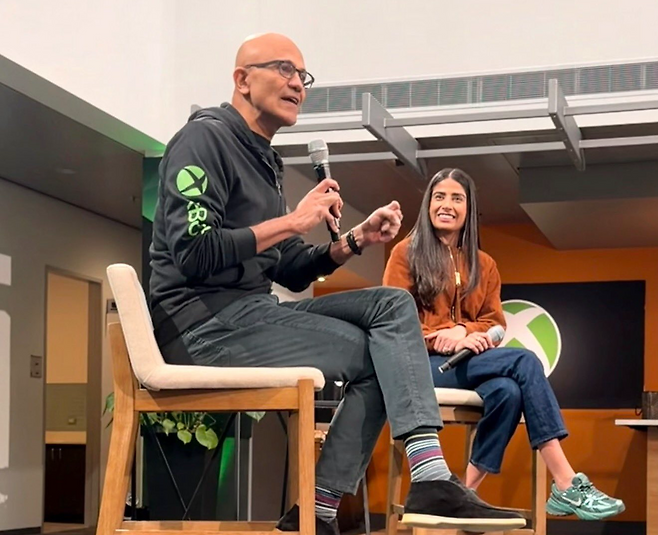 사티아 나델라 MS CEO가 게임에 대한 투자 의지를 밝혔다(출처=톰 워렌이 공개한 아론 그린버그의 사진).