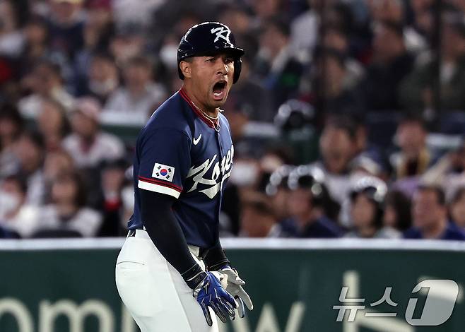 7일 오후 일본 도쿄돔에서 열린 2026 월드베이스볼클래식 C조 조별리그 대한민국과 일본의 경기. 대한민국 저마이 존스가 1회초 무사 1루때 안타 친 뒤 포효하고 있다. 2026.3.7 ⓒ 뉴스1 구윤성 기자