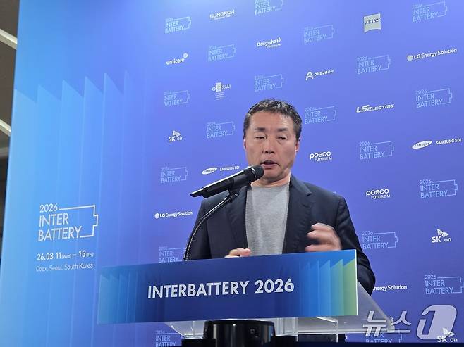 쇼이치로 와타나베 일본 파나소닉 에너지 최고기술책임자(CTO)가 11일 서울 강남 코엑스에서 열린 국내 최대 배터리 산업 전시회 '인터배터리 2026'에서 취재진의 질문에 답변하고 있다. 2026.3.11/뉴스1 김성식 기자