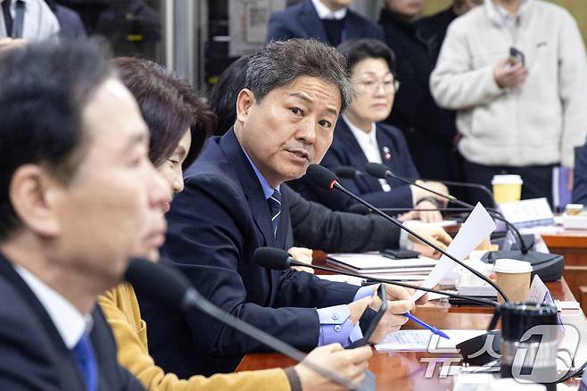 지난 5일 서울 여의도 국회 의원회관에서 열린 중동 현안 관련 더불어민주당-재계 긴급 간담회에서 김영배 의원이 발언하고 있다. 2026.3.5 ⓒ 뉴스1 이승배 기자