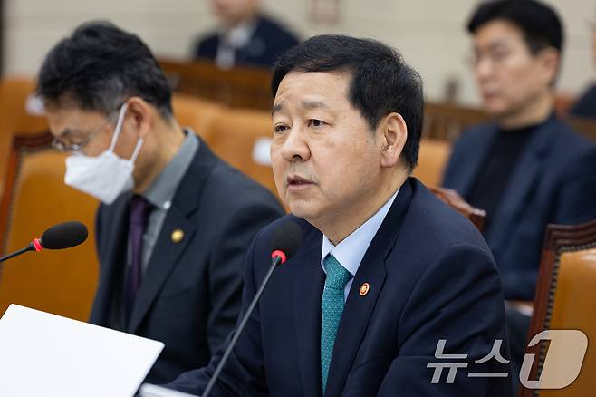 구윤철 부총리 겸 재정경제부 장관이 11일 서울 여의도 국회에서 열린 제433회 국회(임시회) 재정경제기획위원회 제1차 전체회의에서 의원들의 현안질의에 답변하고 있다. 2026.3.11 ⓒ 뉴스1 유승관 기자