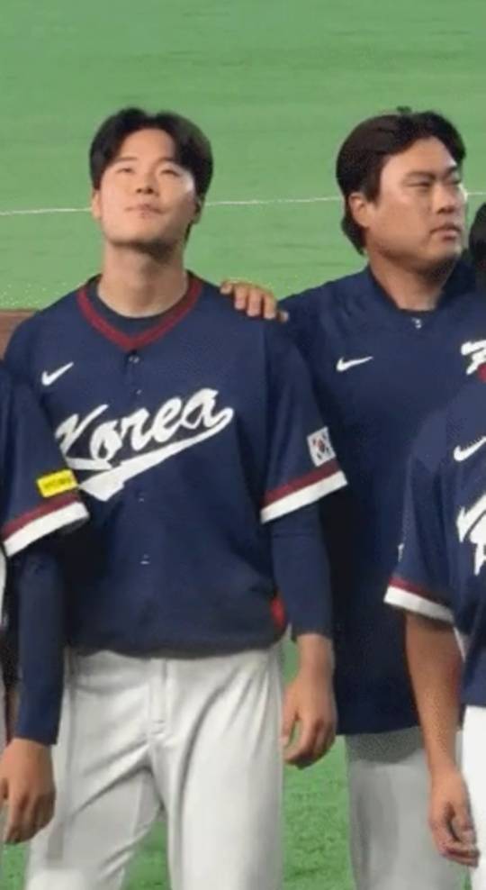 김영규를 다독이는 류현진. ⓒ인터넷 커뮤니티