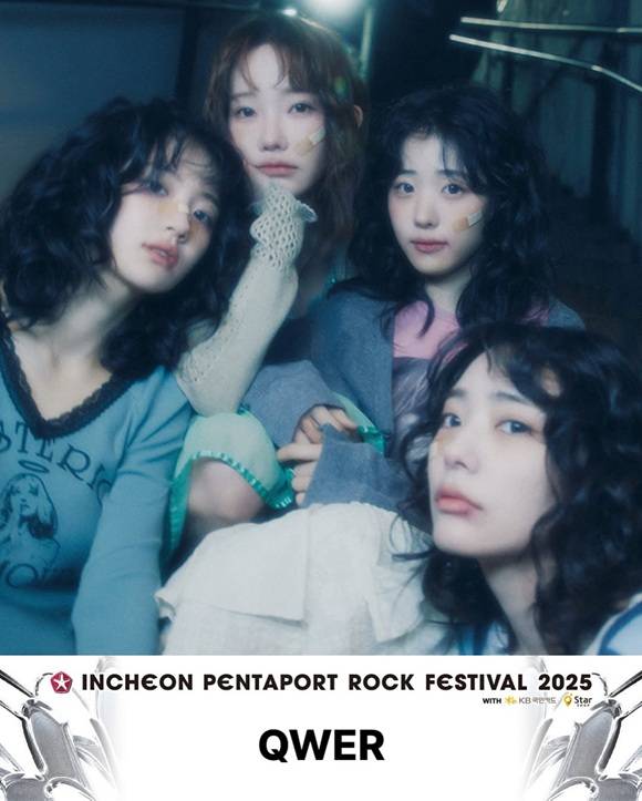 밴드 QWER은 2024년과 2025년 연이어 펜타포트 락 페스티벌에 출연했다. 라인업 발표 후 QWER의 출연이 적절한 지를 두고 논란이 일기도 했으나 공연 당일 이들은 큰 문제 없이 무대를 마쳤다./경기일보