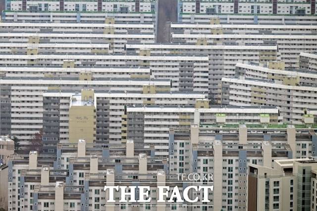 강남권 대표 재건축 단지인 은마아파트도 지난달 27일 서울시 통합심의를 통과했다. 은마아파트는 재건축을 통해 최고 49층, 5893가구로 거듭난다. 사진은 대치동 은마아파트 전경. /남윤호 기자