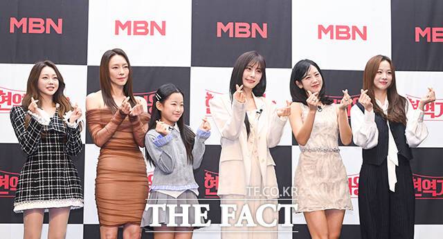 가수 홍지윤 차지연 이수연 구수경 강혜연 솔지(왼쪽부터)는 오는 4월 첫 방송하는 '2026 한일가왕전'에 한국 트로트 가수 대표로 출격한다. /서예원 기자