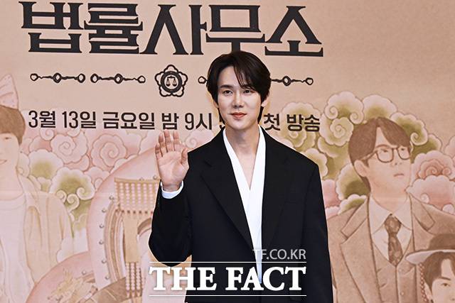 배우 유연석이 SBS 새 금토드라마 '신이랑 법률사무소'로 여러 부캐릭터 연기를 선보인다. /송호영 기자