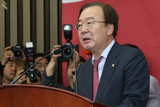 2019년 5월 29일 강효상 당시 자유한국당 의원이 국회에서 열린 의원총회에서  외교기밀 누설 논란과 관련해 발언하고 있다. /조선DB