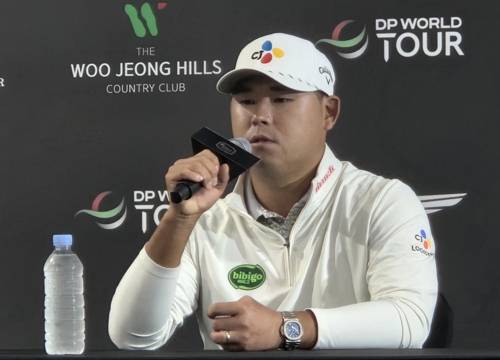 기자회견하는 김시우