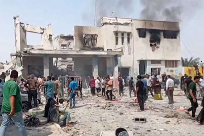 지난달 28일(현지시간) 공습을 받은 이란 미나브 지역 초등학교 모습. AFP연합뉴스