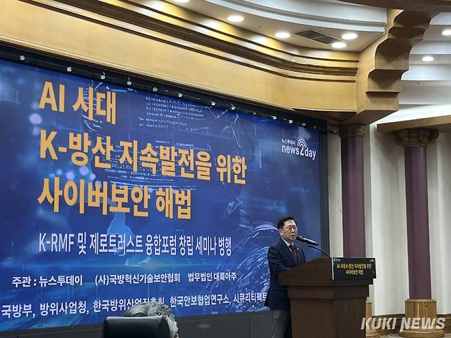 11일 오후 국회의원회관에서 열린 ‘AI 시대 K-방산 지속발전을 위한 사이버 보안 해법’ 세미나에서 유용원 국민의힘 의원이 발언하고 있다. 이수민 기자