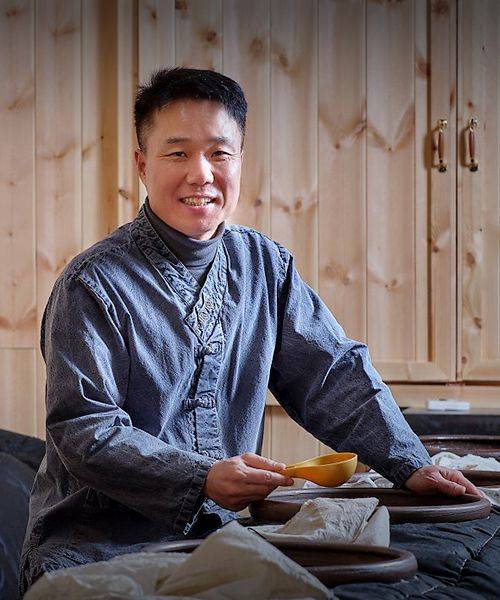 전통 발효식초 분야의 독보적 주자로 알려진 ‘초산정’ 한상준 대표.          예천군 제공