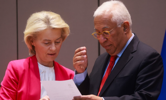 폰데어라이엔 EU 집행위원장(왼쪽)과 코스타 EU 정상회의 상임의장/출처=연합뉴스