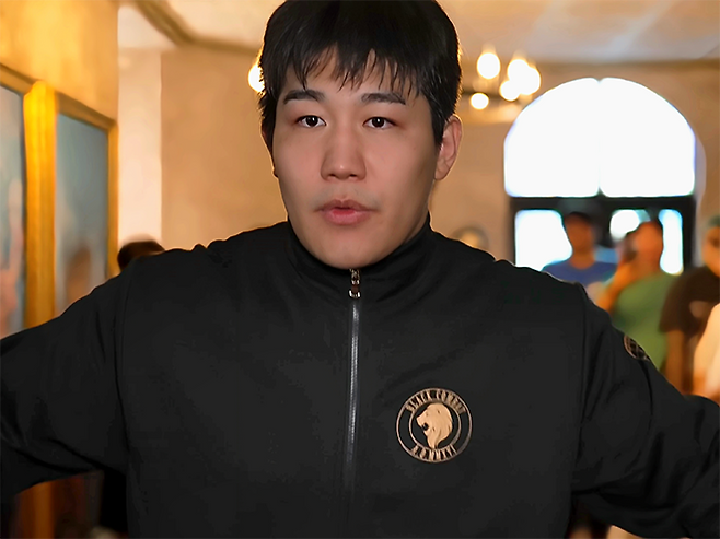 ‘맘모스’ 김명환이 2025년 7월 경기도 오산시 블랙컴뱃 챔피언스리그 시즌2 13주차 제5경기에 입장하고 있다. 사진=이데아 파라곤