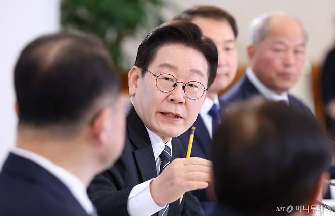 (서울=뉴스1) 허경 기자 = 이재명 대통령이 10일 청와대에서 열린 상생을 실천하는 기업인과의 대화에서 발언하고 있다. 2026.3.10/뉴스1  Copyright (C) 뉴스1. All rights reserved. 무단 전재 및 재배포,  AI학습 이용 금지. /사진=(서울=뉴스1) 허경 기자