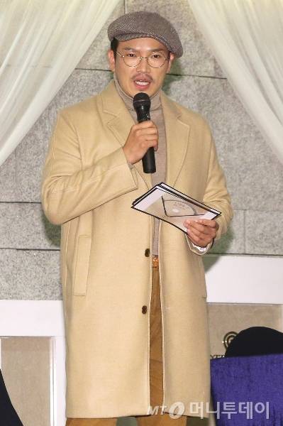 방송인 MC딩동(본명 허용운)이 인터넷 생방송중 여성 출연자를 폭행한 사건과 관련, 피해자가 합의금을 요구했다며 억울함을 호소했다. /사진=머니투데이 DB