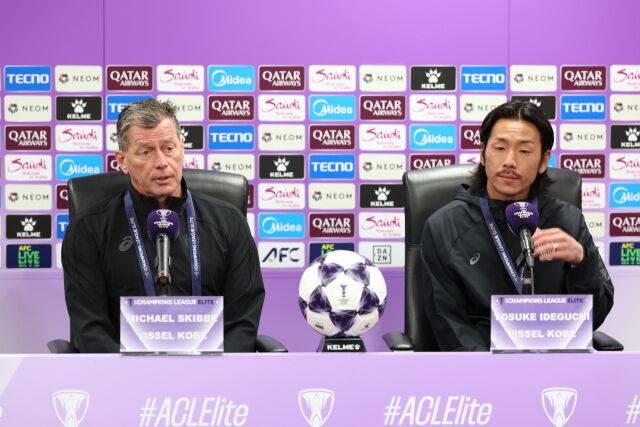 미하엘 스키베 감독과 비셀 고베 이데구치 요스케