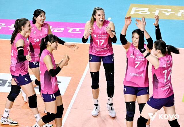 흥국생명 선수단./KOVO