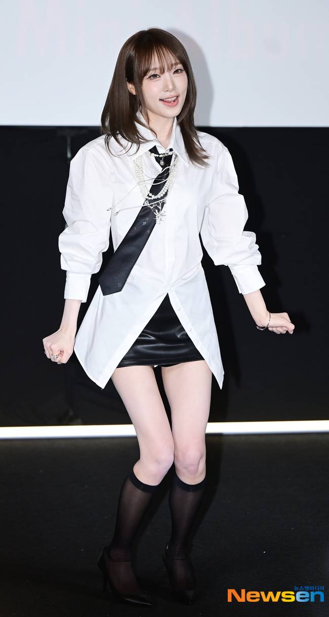 다섯 번째 미니앨범 ‘LOVE CATCHER(러브 캐처)’로 컴백한 최예나