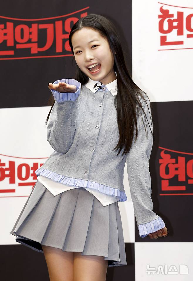 [서울=뉴시스] 김혜진 기자 = 가수 이수연이 11일 오전 서울 마포구 스탠포드호텔 서울에서 열린 MBN 서바이벌 예능 '현역가왕3' 기자간담회에서 포즈를 취하고 있다. 2026.03.11. jini@newsis.com