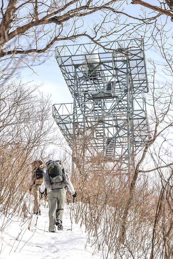 통고산 정상 직전에 설치된 산악기상 관측용 시설.