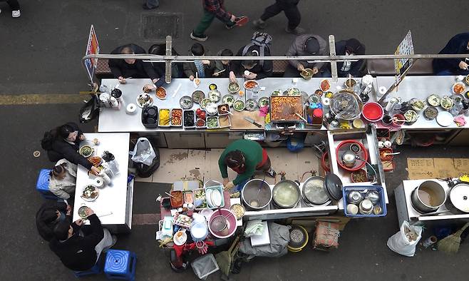 ‘보수의 텃밭’이라 불리는 대구지만 6·3 지방선거를 80여일 앞두고 철옹성 같던 국민의힘에 대한 지지가 흔들리고 있다는 분석이 나온다.