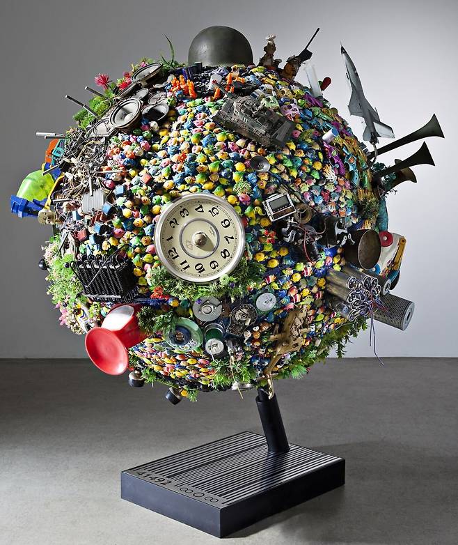 전수천 작 '사물에서 상상을 읽다'(2007).