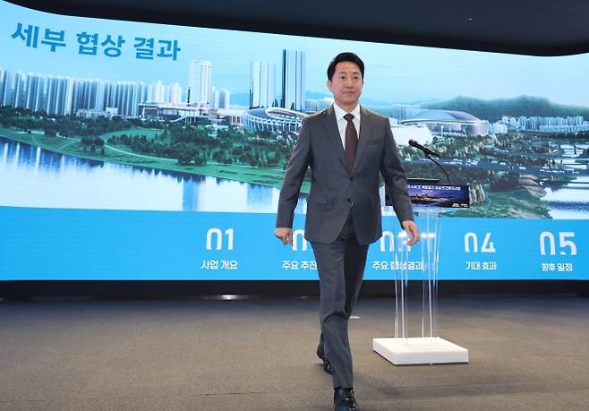 오세훈 서울시장, 잠실 MICE 기자설명회 - 오세훈 서울시장이 11일 서울시청 지하 서울갤러리에서 열린 잠실 MICE 기자설명회에 참석해 있다.  연합뉴스