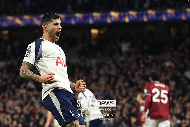 ▲ 로메로는 최근 이적설이 강하게 불거지고 있다. FC바르셀로나, 아틀레티코 마드리드 등과 연결되며 토트넘을 떠날 가능성이 생겼다. 경기 내외적으로 시끄러운 상황에 놓인 토트넘의 주장이다. 구단도 팀 재건을 위해 로메로를 내놓을 생각인데 챔피언스리그 5실점으로 의문점을 안겼다.&nbsp;