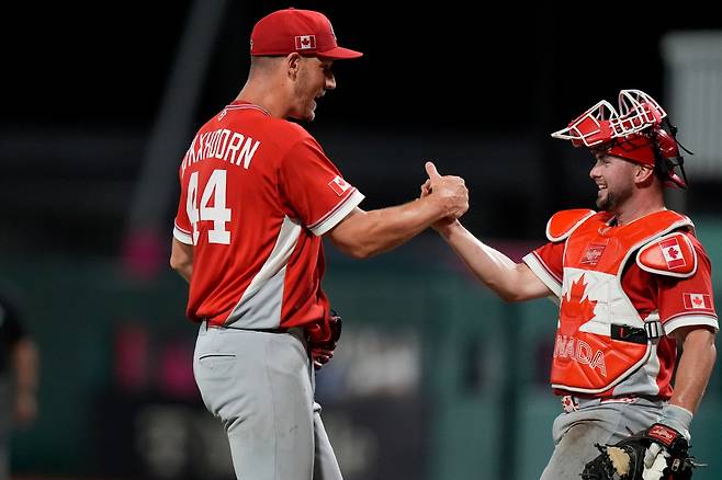 캐나다 야구대표팀이 11일 푸에르토리코 산후안의 하람 비손 스타디움에서 열린 2026 월드베이스볼클래식(WBC) 조별리그 A조 3차전에서 푸에르토리코를 3-2로 제압했다. 선발 조던 발라조빅, 로건 앨런에 이어 마운드에 오른 브록 다익손은 3이닝 무피안타 1탈삼진 무실점을 기록했다. AP 연합뉴스