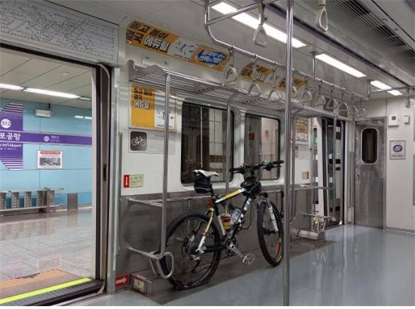 서울의 도시철도 자전거 거치대 [부산시 제공. 재판매 및 DB 금지]